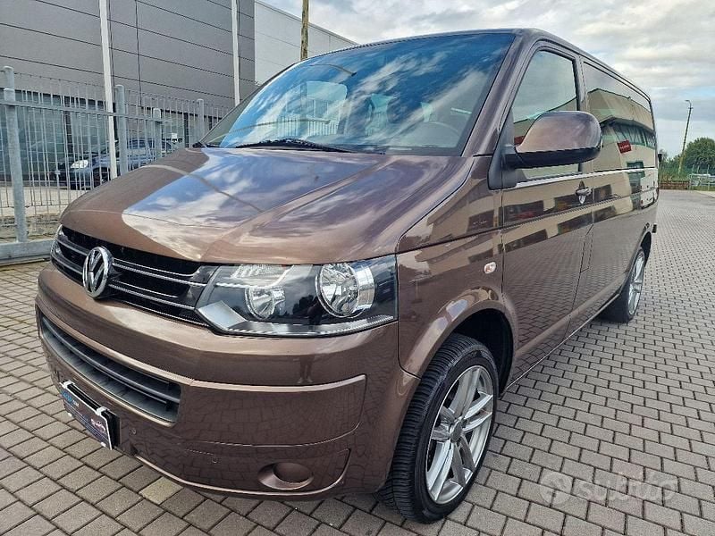 Usata VW Caravelle 179 CV (131 kW) 2011 Marrone Monovolume
