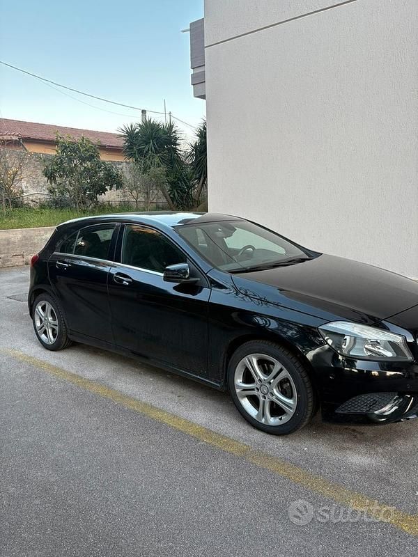 Usata Mercedes A180 122 CV (89 kW) 2015 Nero Berlina