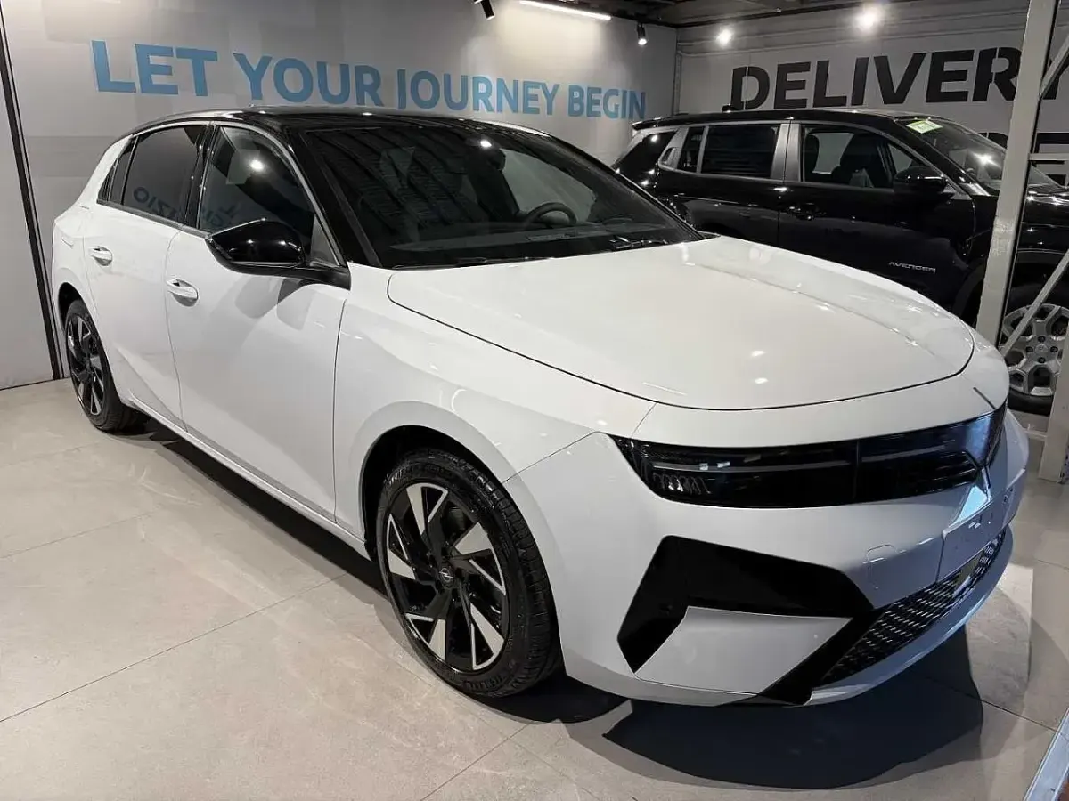 Nuova Opel Astra 136 CV (100 kW) 2026 Bianco Berlina