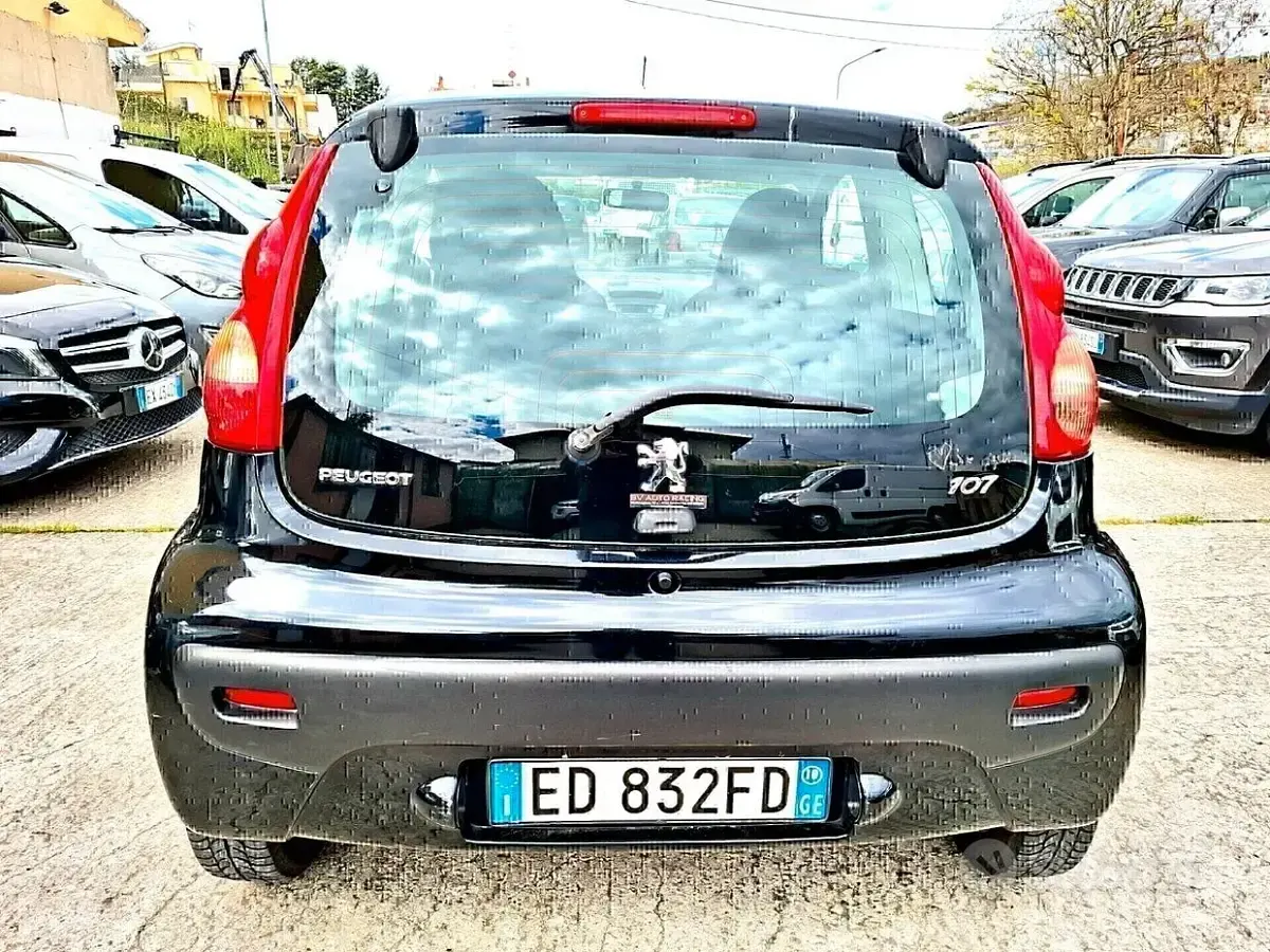 Usata Peugeot 107 68 CV (50 kW) 2010 Nero Utilitaria