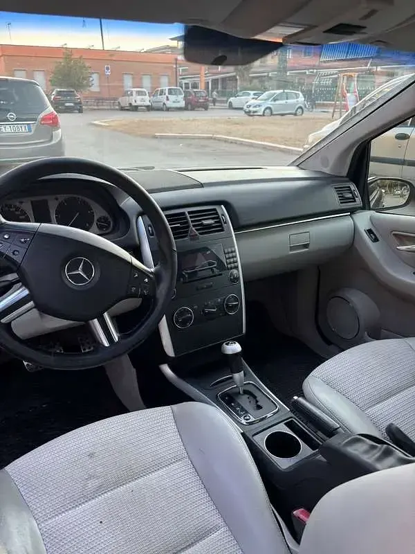 Usata Mercedes B200 140 CV (102 kW) 2007 Bluazzurro Monovolume
