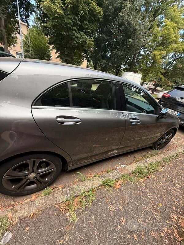 Usata Mercedes A180 122 CV (89 kW) 2015 Grigio Berlina