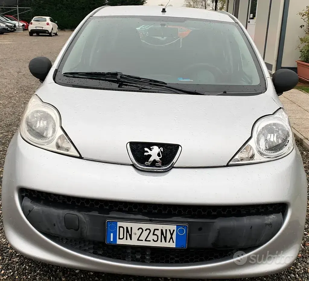 Usata Peugeot 107 Urban Move 68 CV (50 kW) 2008 Grigio Utilitaria