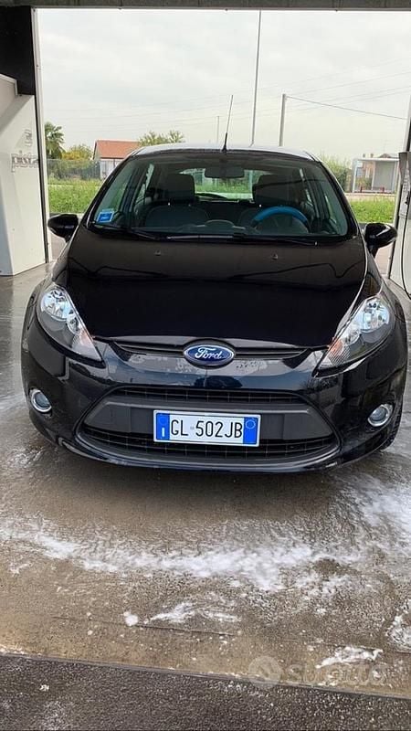 Nero Usata 2012 Ford Fiesta Titanium Due volumi | 3500 € (Super prezzo) - Immagine 1/4