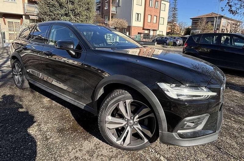 Usata Volvo V60 CC Ultimate 197 CV (144 kW) 2023 Nero Station wagon