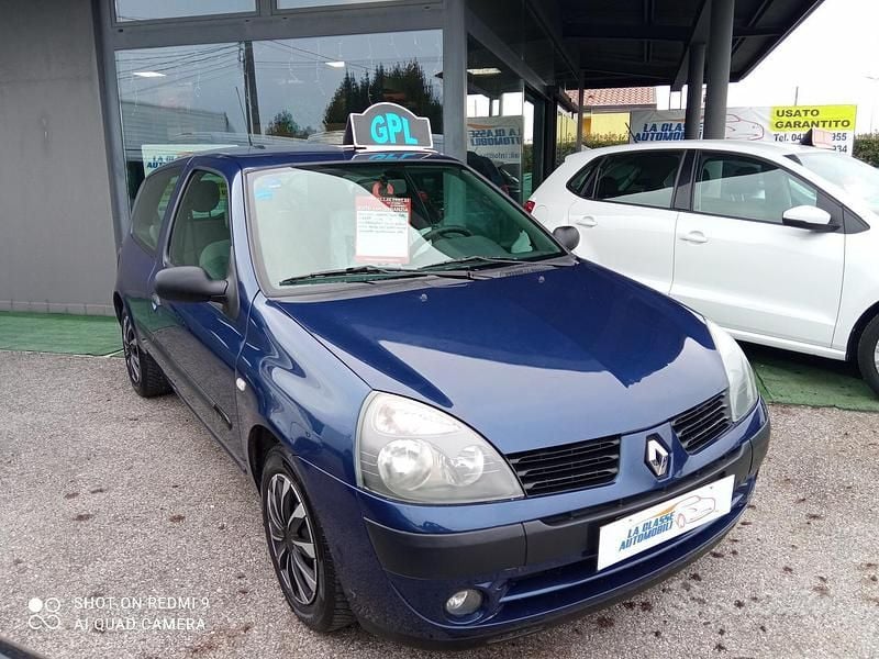 Usata Renault Clio II Dynamique 58 CV (42 kW) 2006 Blu Berlina