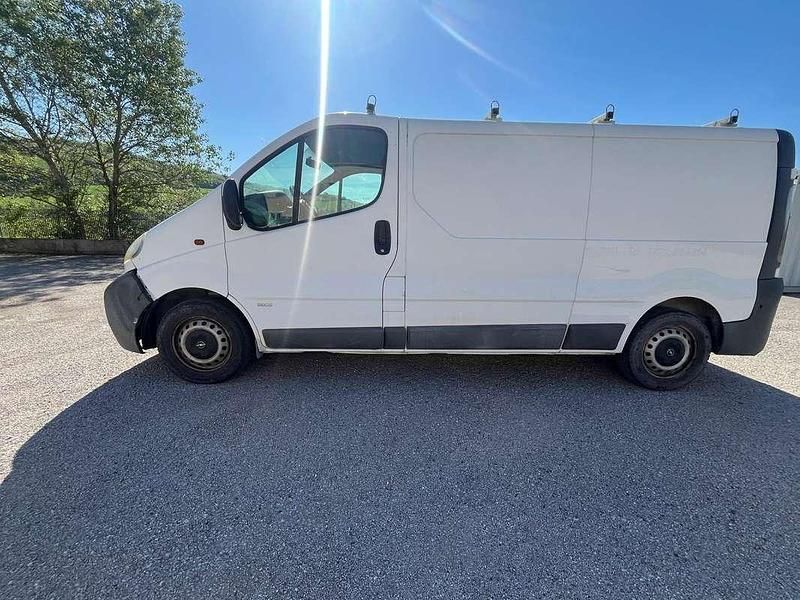 Usata Opel Vivaro 102 CV (75 kW) 2002 Bianco Monovolume