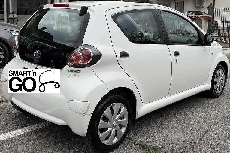 Usata Toyota Aygo 68 CV (50 kW) 2013 Bianco Utilitaria