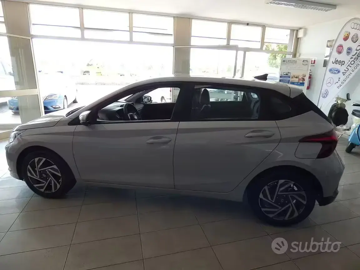 Nuova Hyundai i20 100 CV (73 kW) 2026 Grigio Utilitaria