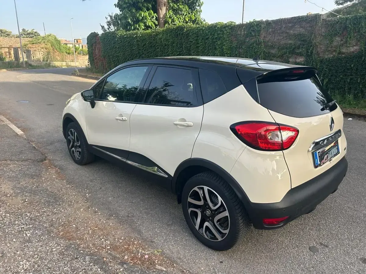Usata Renault Captur Intens 90 CV (66 kW) 2017 Beige SUV