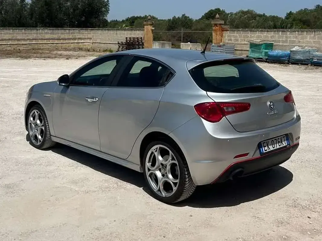 Usata Alfa Romeo Giulietta Progression 105 CV (77 kW) 2011 Grigio Utilitaria