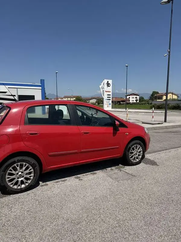 Usata Fiat Punto Evo Emotion 77 CV (56 kW) 2010 Rosso Utilitaria