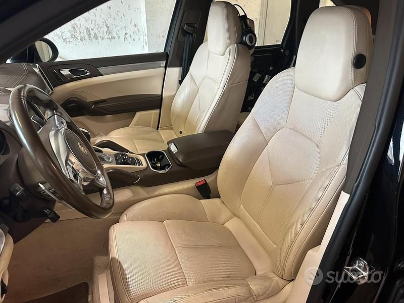 Nero Usata 2012 Porsche Cayenne SUV | 21.500 € (Buon prezzo) - Immagine 1/4