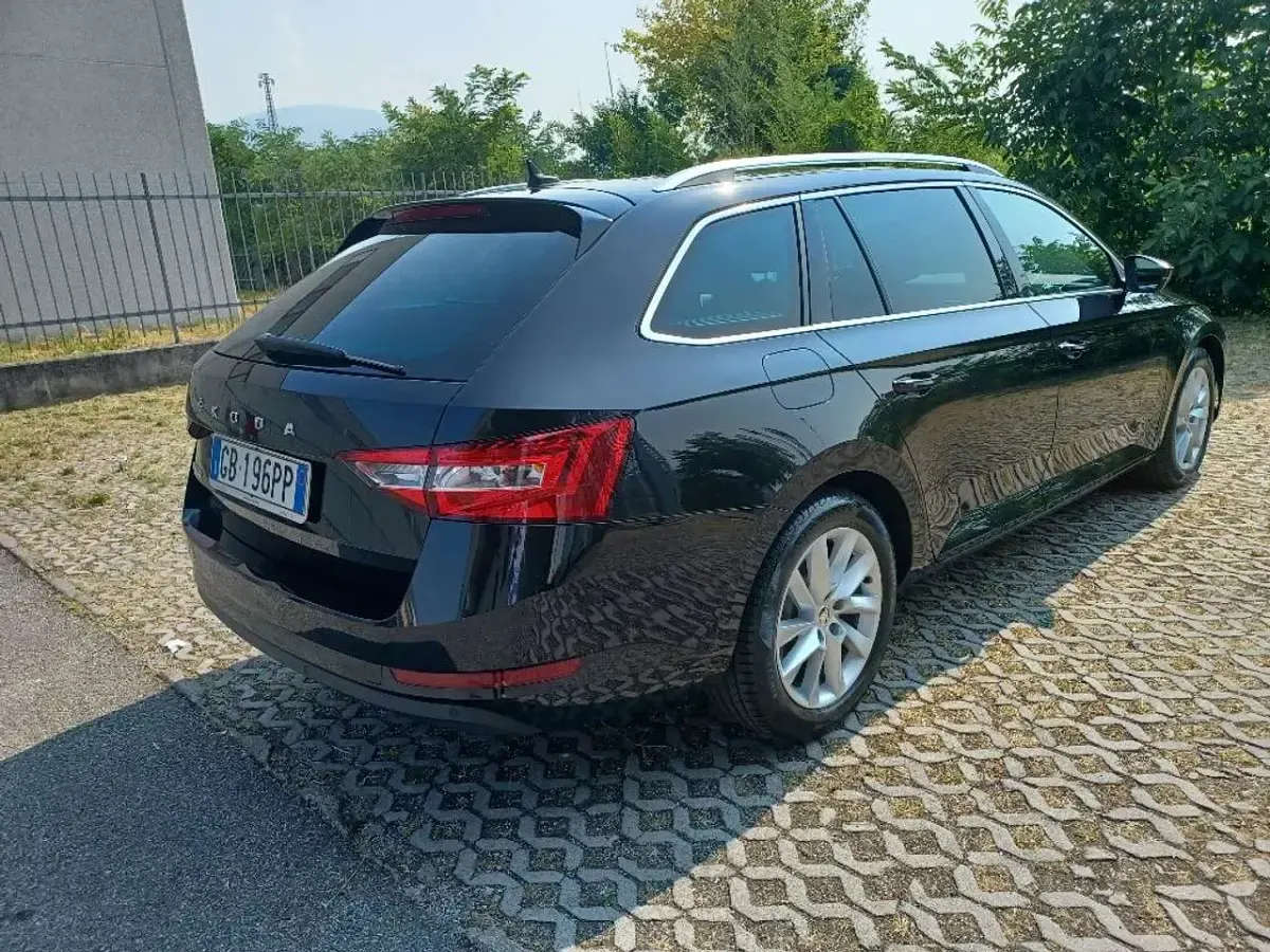 Usata Skoda Superb Executive 120 CV (88 kW) 2020 Nero Station wagon