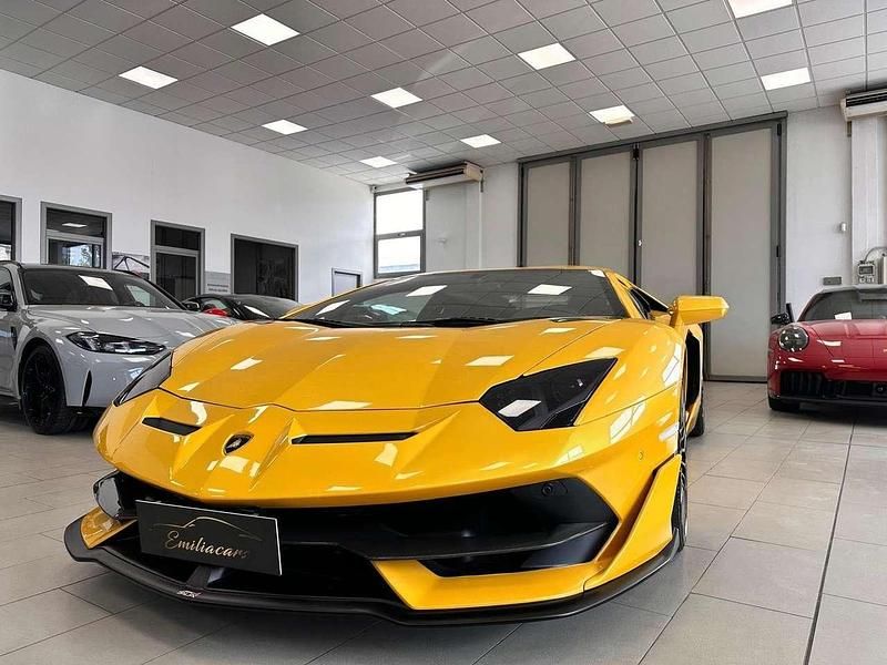 Giallo orion Usata 2015 Lamborghini Aventador Coupé | 329.990 € - Immagine 1/4