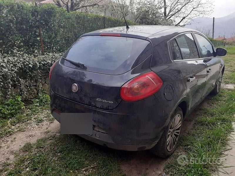 Usata Fiat Bravo 120 CV (88 kW) 2011 Nero Utilitaria