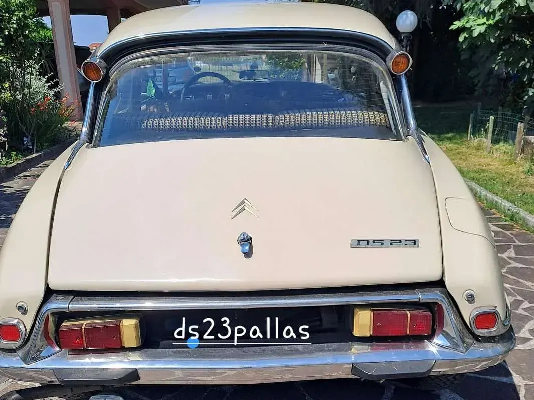Usata Citroën DS 124 CV (91 kW) 1974 Beige Berlina