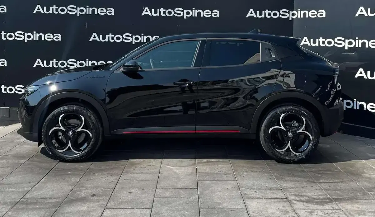 Nuova Alfa Romeo GT Junior Edizione Speciale 145 CV (106 kW) 2026 Nero SUV