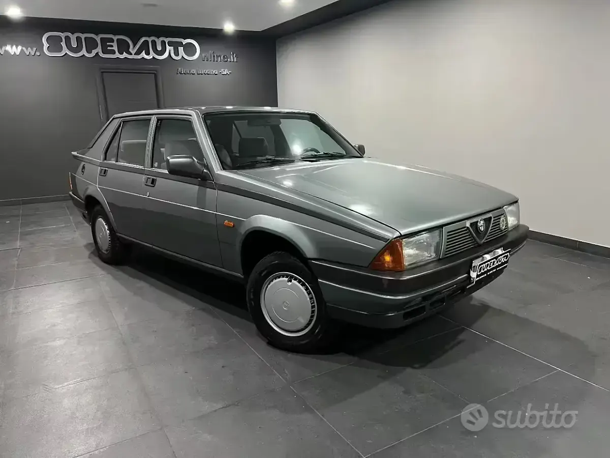 Usata Alfa Romeo 75 110 CV (80 kW) 1986 Verde Berlina