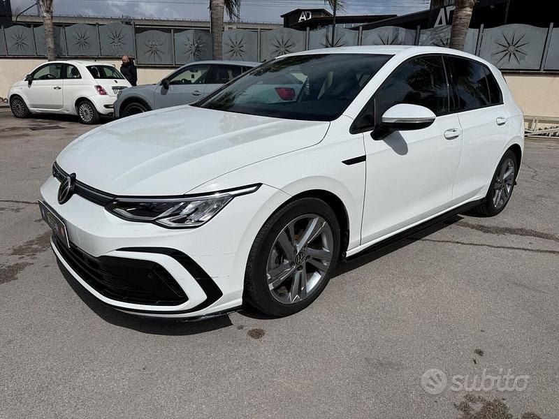 Usata VW Golf VII R-line 150 CV (110 kW) 2021 Bianco Utilitaria