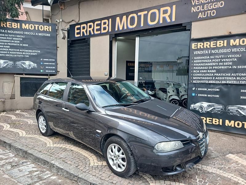Usata Alfa Romeo 156 Distinctive 115 CV (84 kW) 2004 Grigio Station wagon