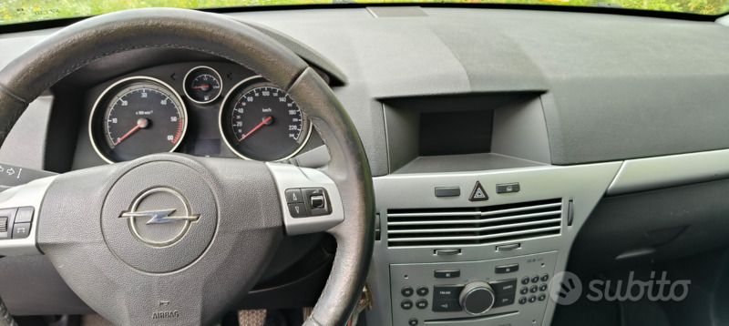 Usata Opel Astra 110 CV (80 kW) 2009 Nero Berlina