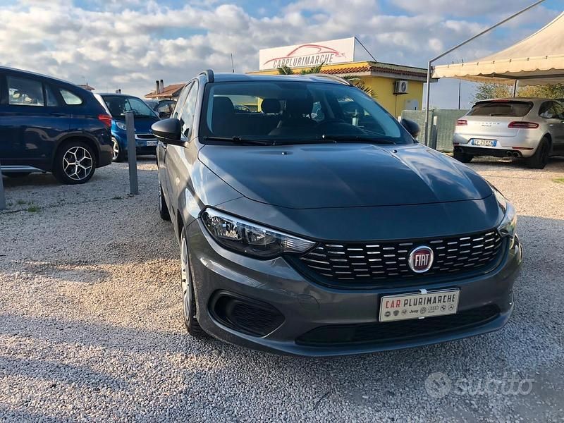 Grigio Usata 2020 Fiat Tipo Business Tre volumi | 9990 € (Super prezzo) - Immagine 1/4