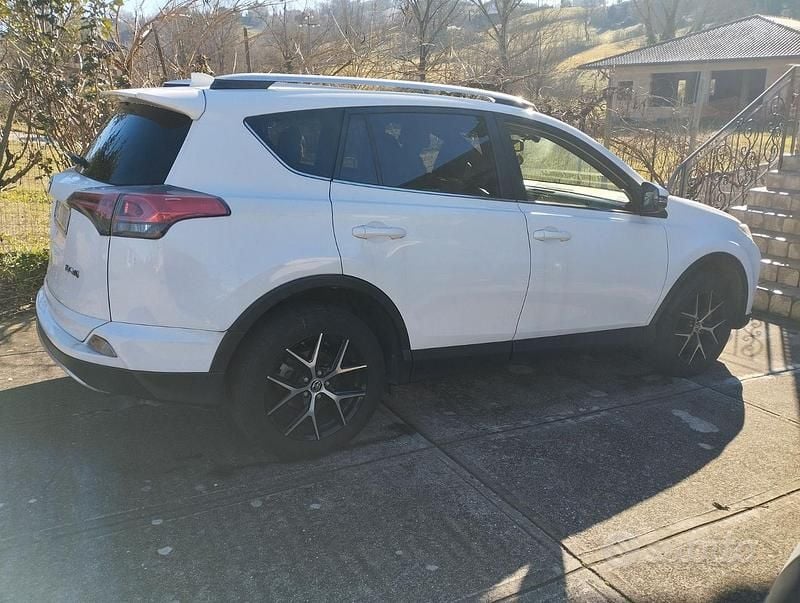 Usata Toyota RAV4 2016 Bianco SUV