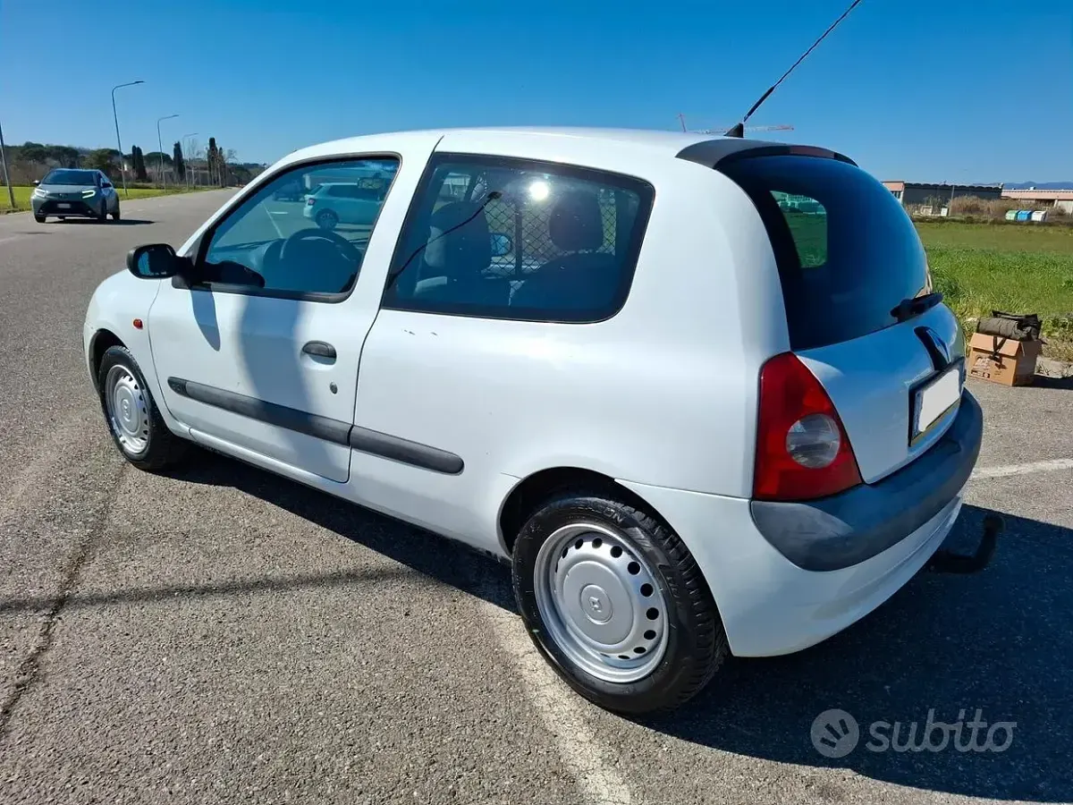 Usata Renault Clio II 65 CV (47 kW) 2002 Bianco Furgone