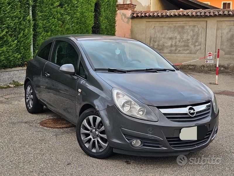 Usata 2011 Opel Corsa Edition Coupé | 2250 € (Ottimo prezzo) - Immagine 1/4