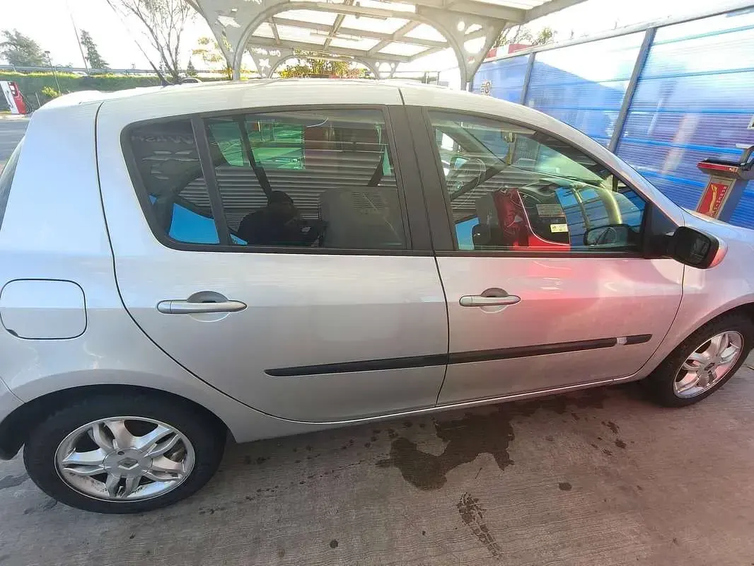 Usata Renault Clio III LE 86 CV (63 kW) 2008 Argento Berlina