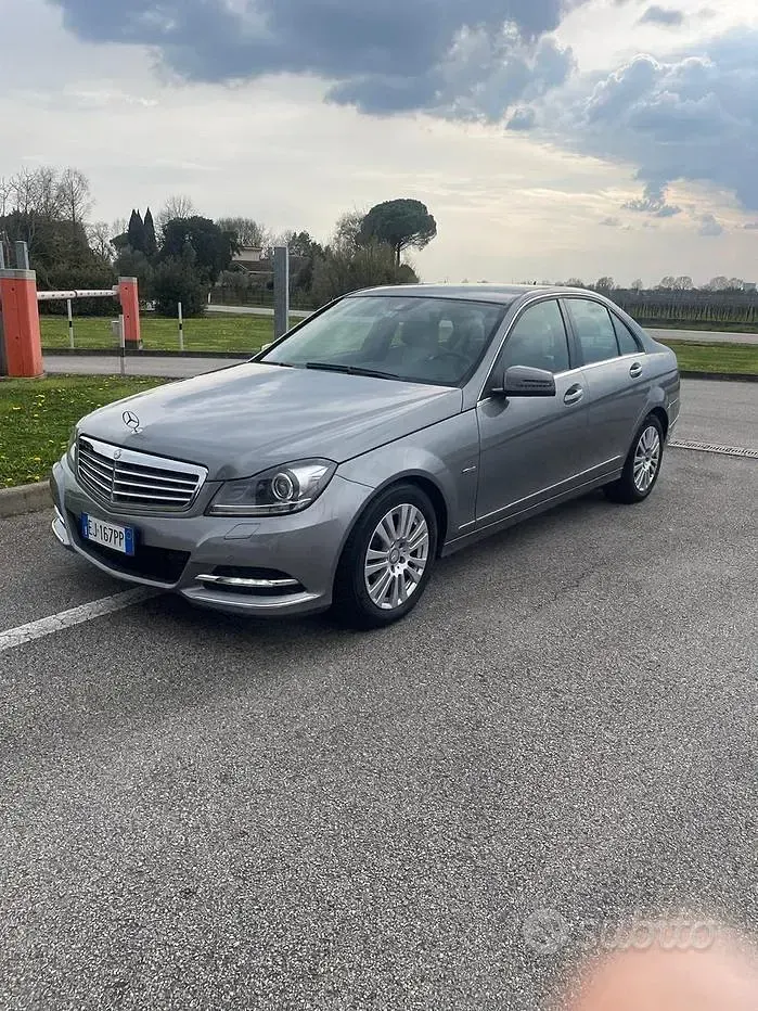 Usata Mercedes C200 Elegance 184 CV (135 kW) 2011 Grigio Berlina