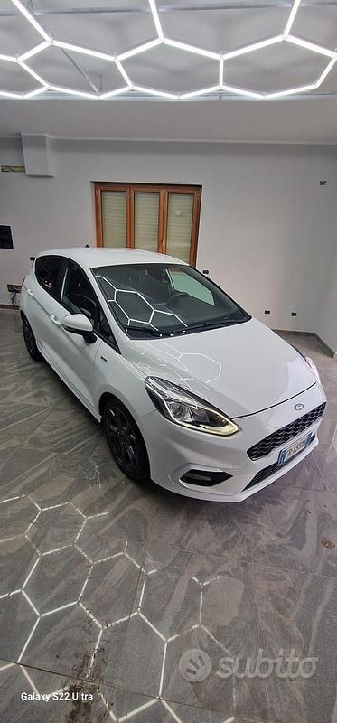 Bianco Usata 2018 Ford Fiesta ST-Line Tre volumi | 11.400 € (Buon prezzo) - Immagine 1/4