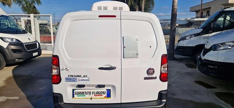 Usata Fiat Doblò 131 CV (96 kW) 2023 Bianco Monovolume