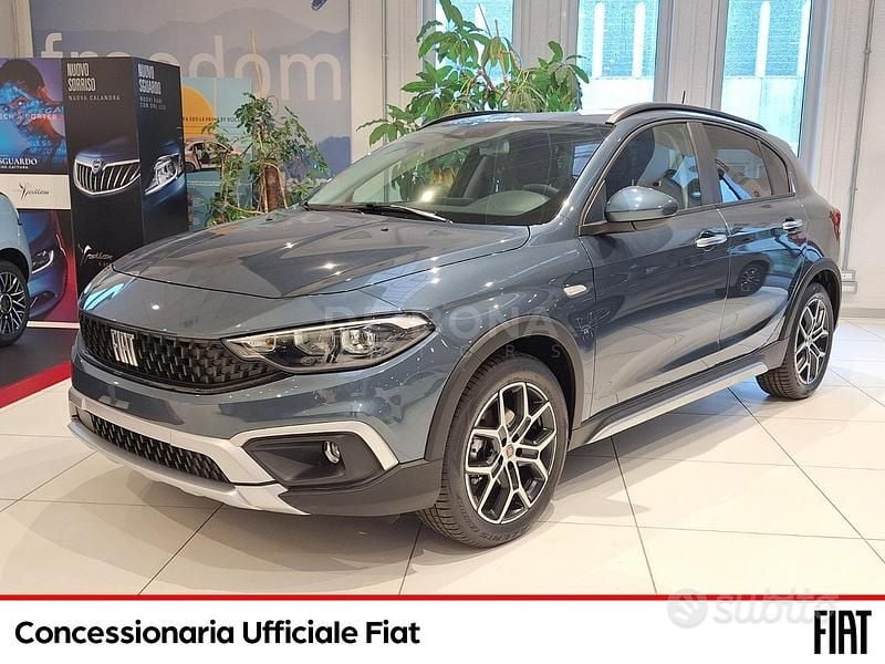Blu oceano Usata 2023 Fiat Tipo Tre volumi | 21.800 € (Molto cara) - Immagine 1/4