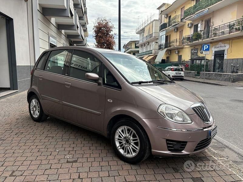 Usata Lancia Musa 95 CV (69 kW) 2009 Grigio Monovolume