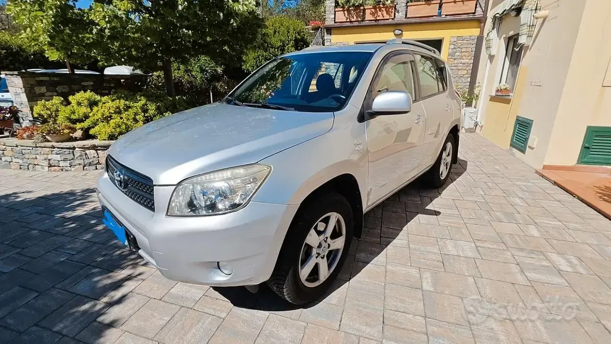 Usata Toyota RAV4 Sol 136 CV (100 kW) 2007 Grigio SUV