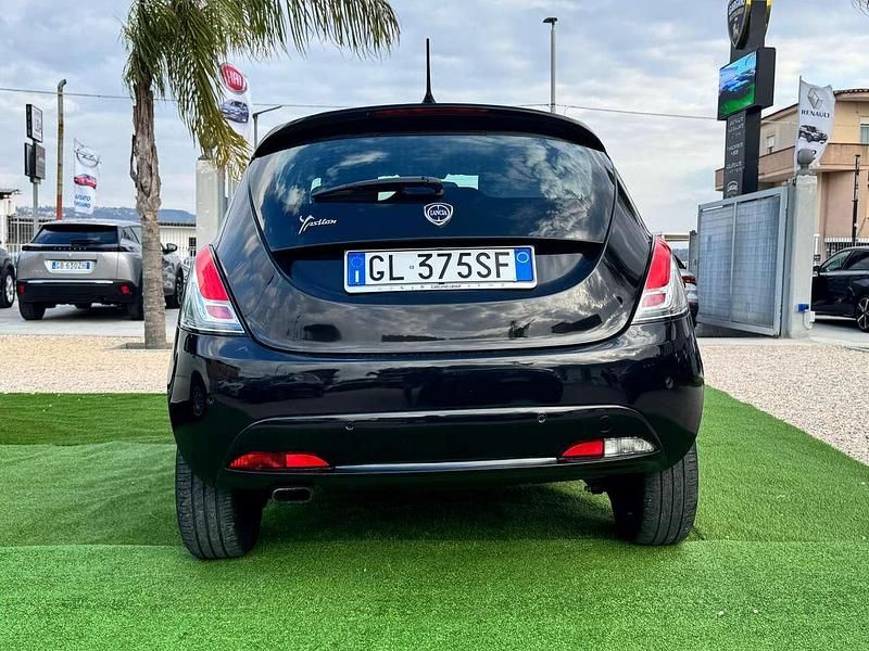 Usata Lancia Ypsilon Gold 69 CV (50 kW) 2022 Nero Utilitaria