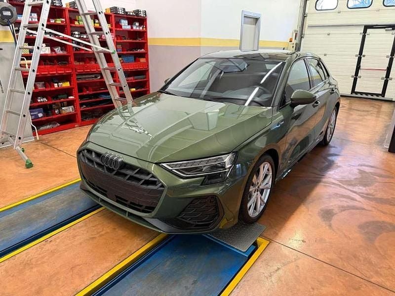 Nuova Audi A3 S-Line 150 CV (110 kW) 2025 Grigio daytona perla Berlina