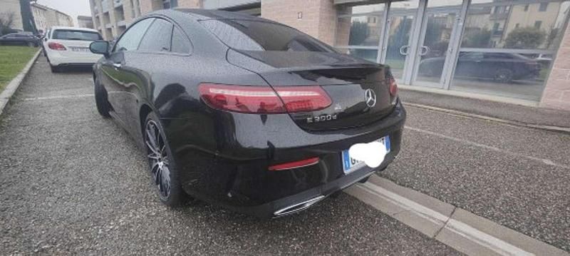 Usata Mercedes E300 Premium Plus 265 CV (194 kW) 2023 Coupé