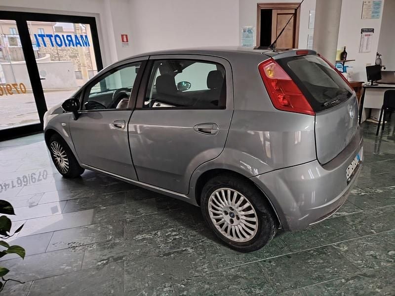 Usata Fiat Grande Punto Dynamic 65 CV (47 kW) 2007 Grigio Utilitaria