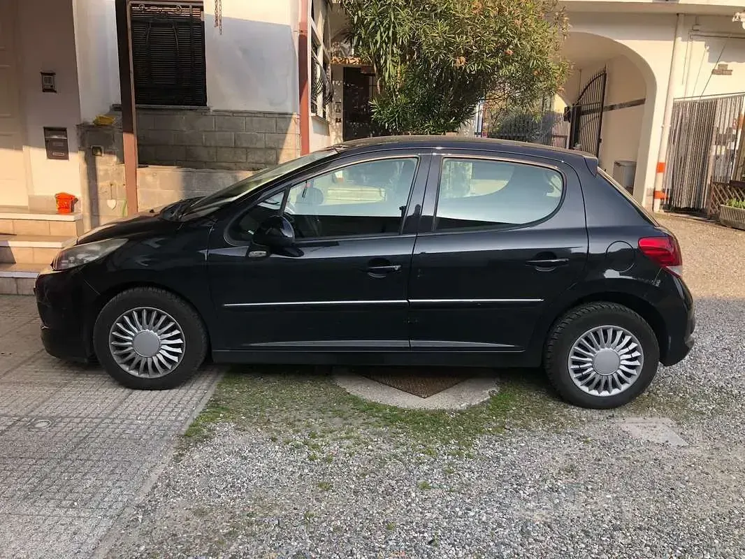 Usata Peugeot 207 73 CV (53 kW) 2013 Nero Berlina