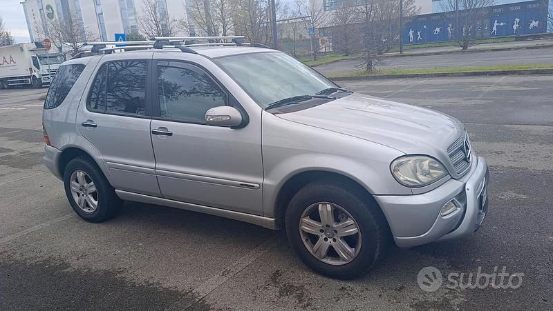 Usata Mercedes ML270 163 CV (119 kW) 2005 Grigio SUV