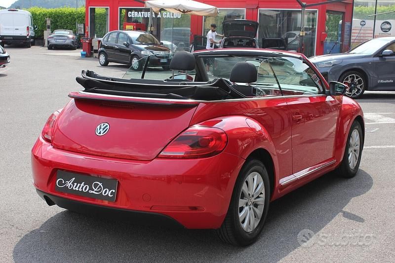 Usata VW Beetle Cabriolet Design 105 CV (77 kW) 2013 Rosso Cabrio