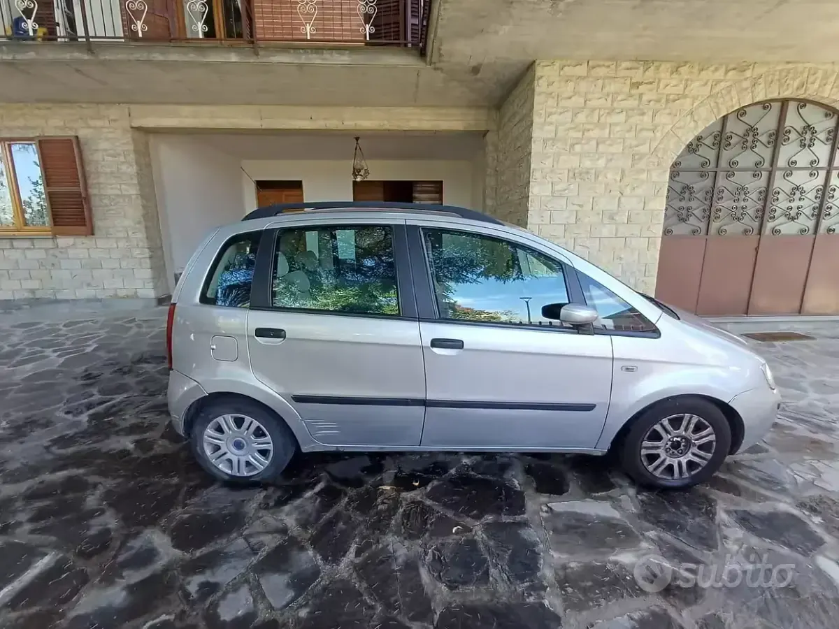 Usata Fiat Idea 95 CV (69 kW) 2005 Grigio Monovolume