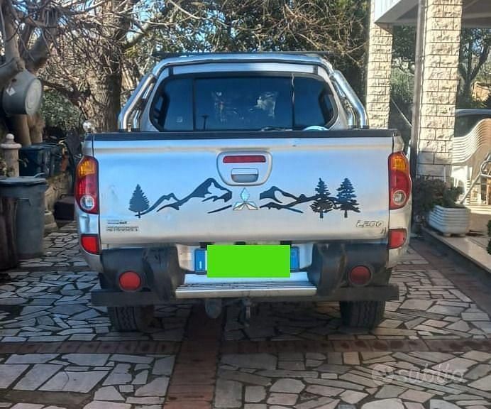 Usata Mitsubishi L200 Intense+ 178 CV (130 kW) 2010 Grigio Pick-up