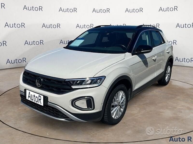Usata VW T-Roc Life 110 CV (80 kW) 2023 Beige SUV