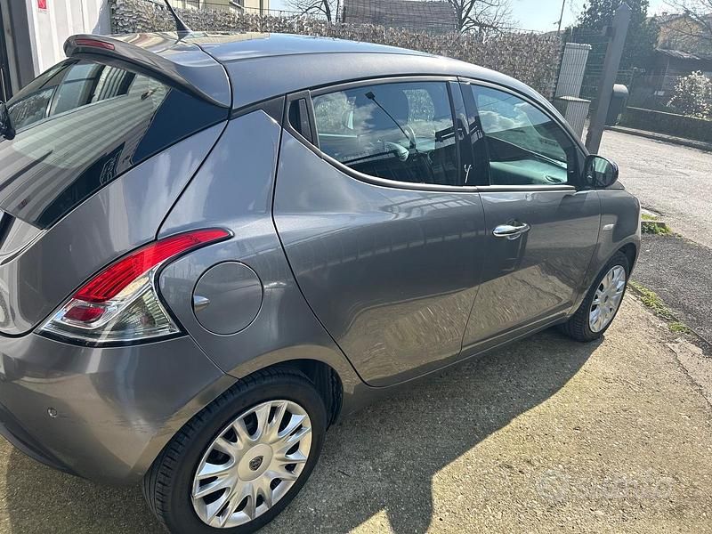 Usata Lancia Ypsilon S 95 CV (69 kW) 2017 Grigio Utilitaria
