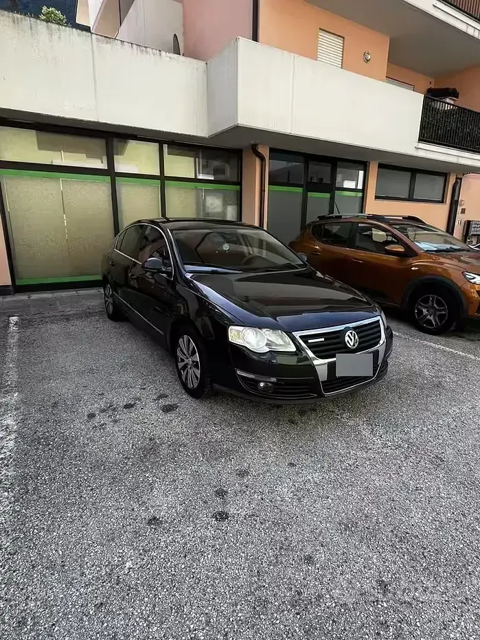 Usata VW Passat 110 CV (80 kW) 2009 Nero Berlina