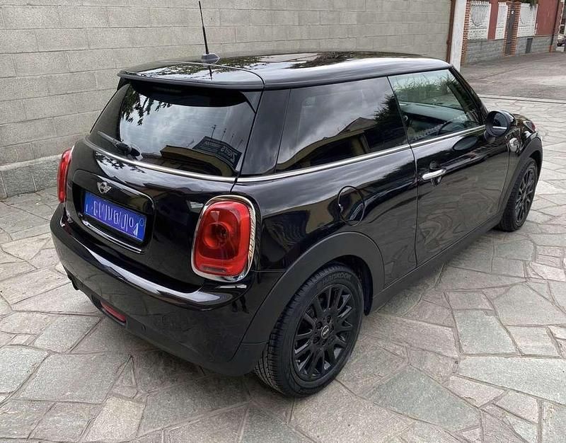 Begagnad Mini ONE 75 HK (55 kW) 2017 Svart Halvkombi